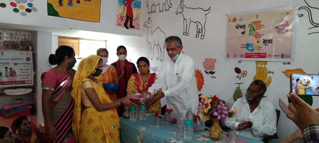 inforajkotgog's tweet photo. જસદણ તાલુકાના ભાડલા ગામે પોષણ માસની ઉજવણી અંતર્ગત પાણી પુરવઠા મંત્રીશ્રી કુંવરજીભાઇ બાવળિયાના હસ્તે વૃક્ષારોપણ સહિતના કાર્યક્રમો યોજાયા @RajkotDdo @kunvarjibavalia https://t.co/l5J7TRi2yz