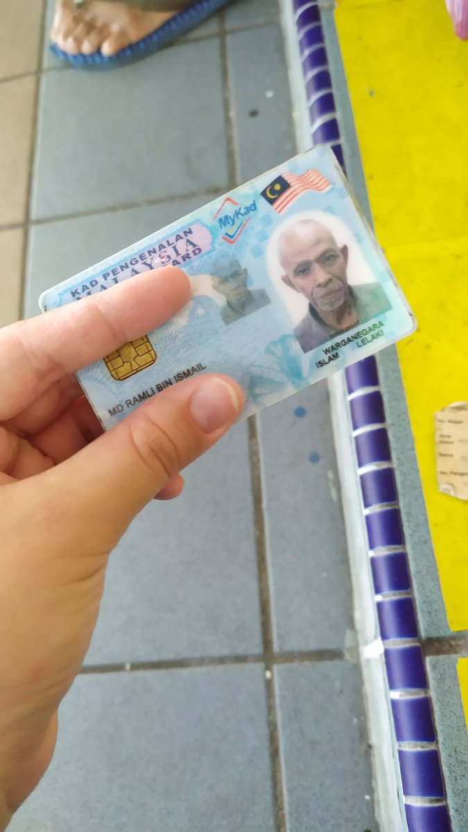 sharifahsuad's tweet photo. Ya Allah, tak sampai hatinya tengok pakcik ni 😭😭

So dalam 2 minggu lepas, aku ada nampak pakcik ni, kurus sangat, dia duduk atas lantai depan dobi. Aku pun tegurlah pakcik tu tanya dah makan ke belum. Then dia buka cerita yang dia sebenarnya di diagnosed with cancer perut 🥺🥺 https://t.co/oWtd6O4Mpa
