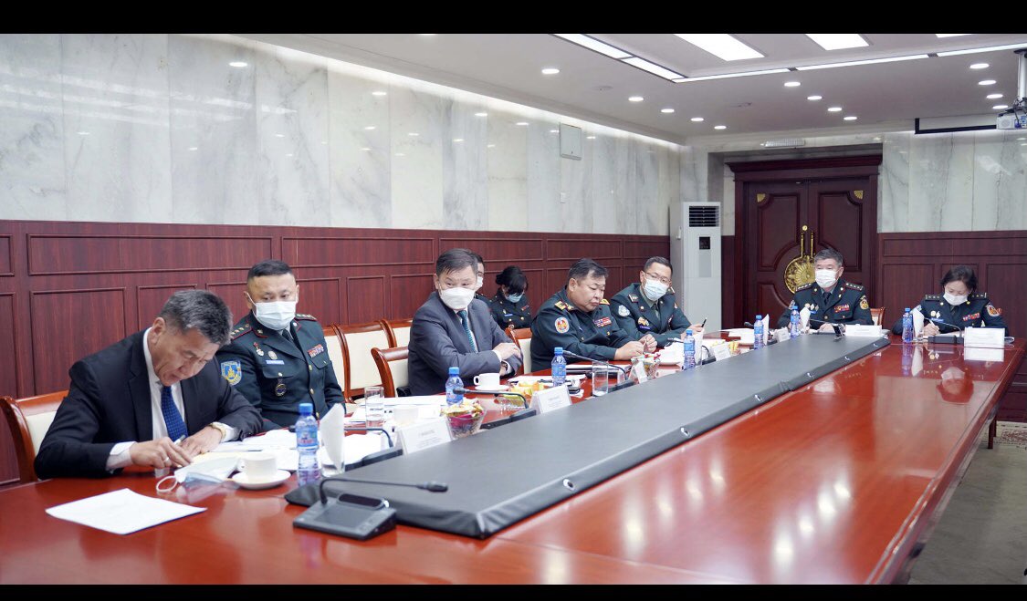 ЦЭРГИЙН ЦОЛ ОЛГОХ ЖУРМЫН ХЭРЭГЖИЛТЭД МОНИТОРИНГ ХИЙХ ДЭД АЖЛЫН ХЭСЭГ ШШГЕГ-Т АЖИЛЛАЛАА
Шүүхийн шийдвэр гүйцэтгэх байгууллагын хэмжээнд цэргийн цол олгох журмын хэрэгжилт, цэргийн цолны зохистой харьцааны талаарх танилцуулга, холбогдох судалгааг гаргах ажлыг зохион байгуулж байна.