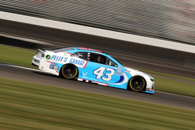 Watch Erik Jones's leaked NSFW photo on TwXstars