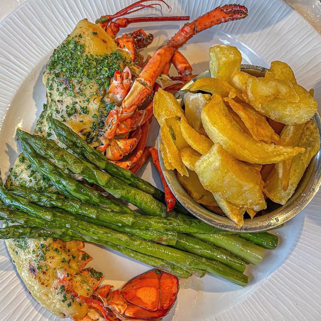 ChurchesMansion's tweet photo. Nothing says ‘fancy afternoon’ quite like a lobster dinner... 

Especially one served with extra crunchy hand-cut chips, fresh homegrown asparagus and a gorgeous lemon butter sauce.

📷: @allthefoodanddrink on Insta

#lobster https://t.co/G8Fbn2MMQB