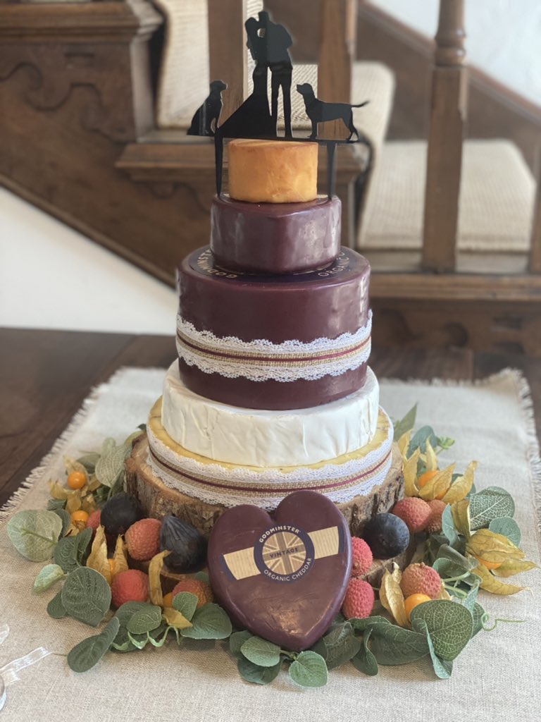 #towerofcheese for #Loretta&amp;Leigh <a href="/Pennard_House/">Pennard House</a> featuring <a href="/Godminster_com/">Godminster Vintage</a>
