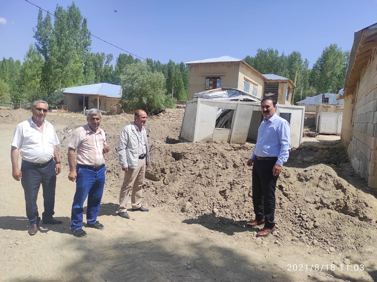 DiyarTSO's tweet photo. Odamız ve Diyarbakır Organize Sanayi Bölgesi tarafından hazırlanan yardım paketleri Van Ticaret Borsasının destekleriyle, Başkale sel felaketinde etkilenen çiftçilere dağıtıldı.@vanticborsa https://t.co/3QawLLwlzd