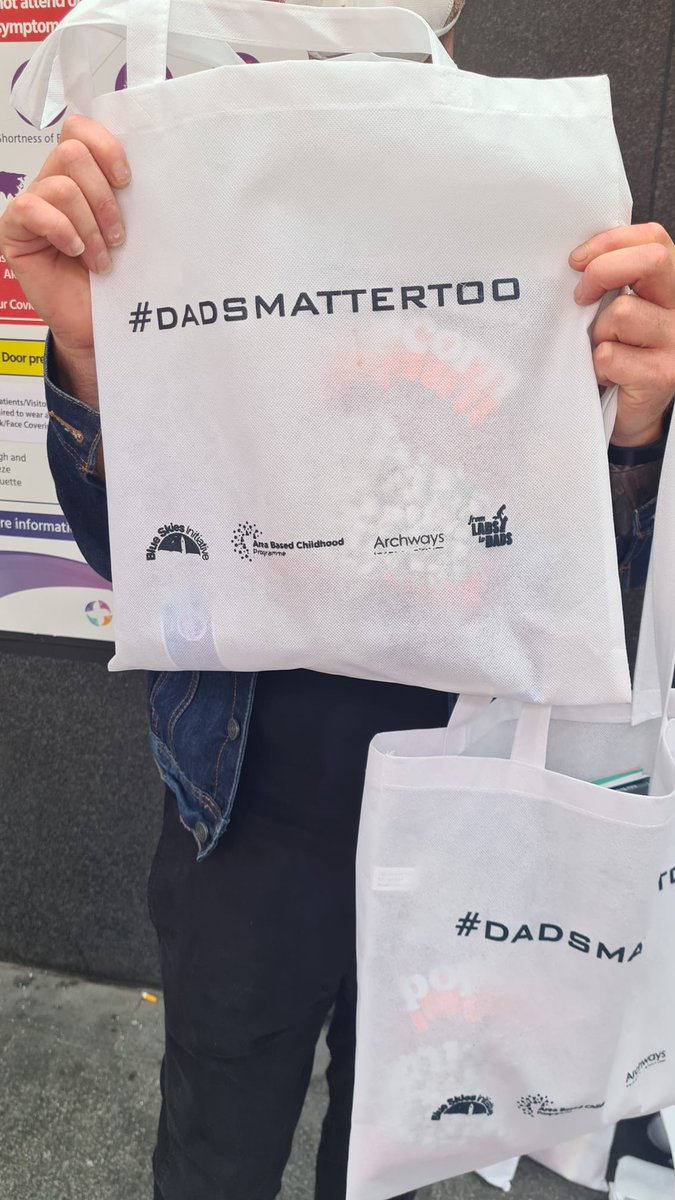 We spend  few hours today handing out care packages to Dads waiting outside our maternity hospitals, it was so nice to meet and chat to so many wonderful Dads #Dadsmattertoo