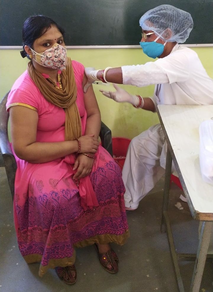 tobmudit's tweet photo. मैंने शिव कुमार के द्वारा दिया गया #TEEKAthon #Vaccinationchallenge चैलेंज एक्सेप्ट किया��
मैं ने लगवा लिया है दोनों टीका। मैं हूं पूरी तरह सुरक्षित, क्या आप हैं? मैं चैलेंज देता हूं @tobsatyaa @HarijanPappu @SantoshofficiaI @Bibhash72 और @Gautam56107846 को। क्या आप हैं सुरक्षित? https://t.co/mepcIhTCyu