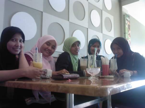 Srisundari's tweet photo. Yang jelas, aku rindu masa lalu https://t.co/avRd3WML32