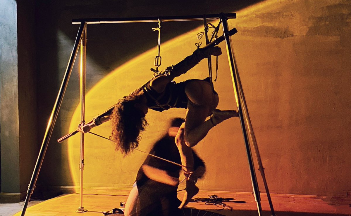 The sunset.

41&amp;Mosaic cat

#緊縛 #shibari #shibariphotography #kinbaku #ropes  #kinky #bdsm #shibarifashion #bondage #繩縛 #绳艺 #縛り #緊縛 https://t.co/6kj6yjIO7S