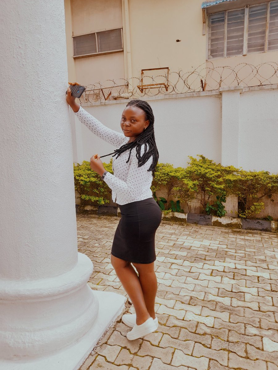 mercysharon1_'s tweet photo. Hi Twitter 😍
Soon to be world class designer by God's grace 😀🤲
#personalpic #design #productdesigner #IbadanSMEbootCamp #uidesign https://t.co/jtT08MAP35