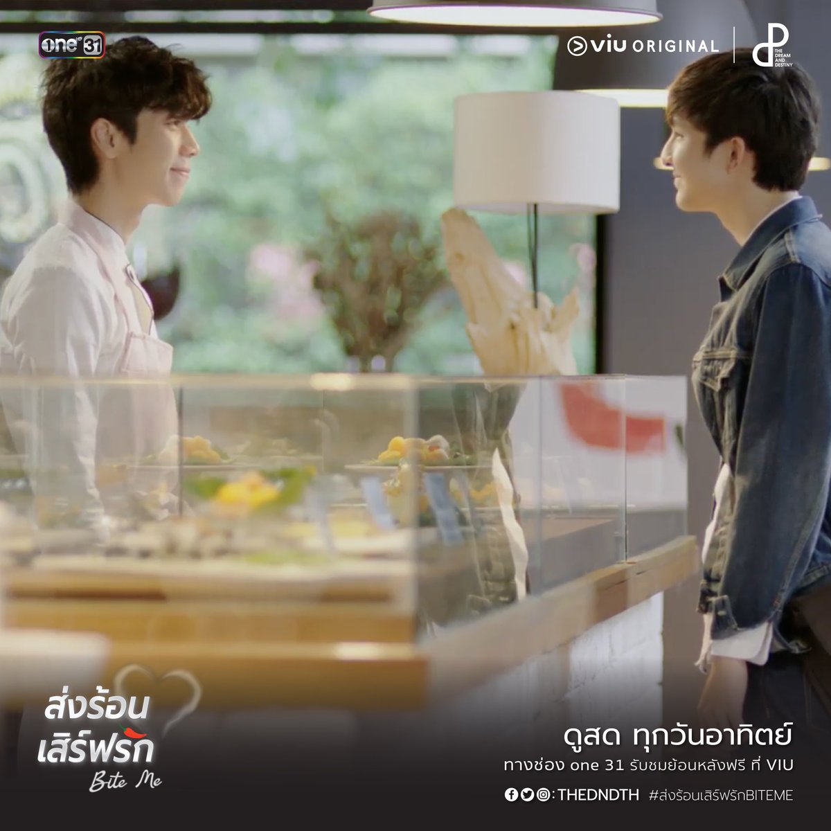 TheDNDth's tweet photo. AEK, a young boy who has a cooking talent has shown his cooking skills to Chef AUE. After tasting AEK’s cooking food, Chef AUE suddenly decided to invite AEK to get a job at ‘IM-AUE’ restaurant. But… how would AEK answer his mother?
#.BitemeEP2  
.
#ส่งร้อนเสิร์ฟรักBITEME https://t.co/AeMAWa0IkU