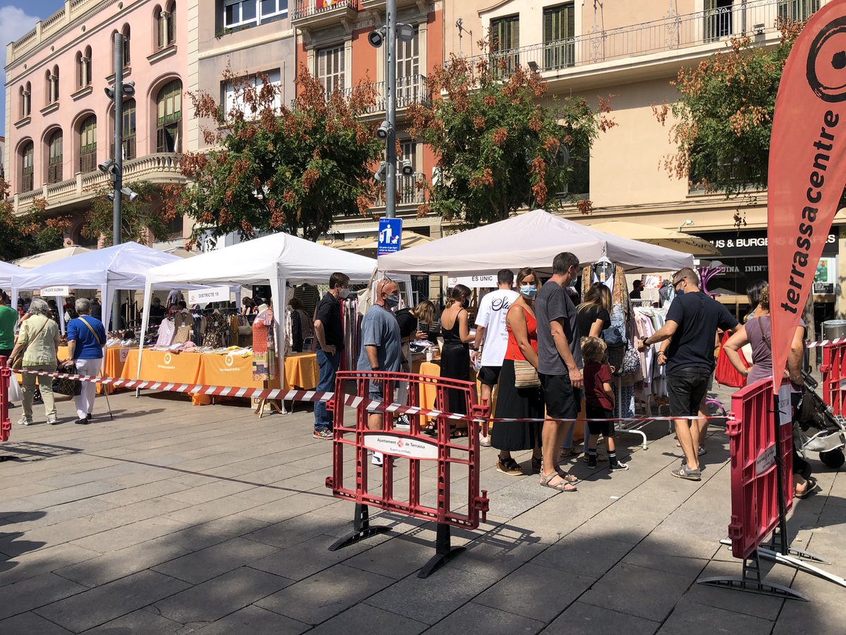 trullas_montse's tweet photo. Avui molt ambient al #ForaStocks a #Terrassa, organitzat per @TerrassaCentre.
Donem suport al comerç local! 🙌 Fem les compres a la nostra ciutat! #LoveLocal #juntsfemcomerç https://t.co/1Nifp4Eajz