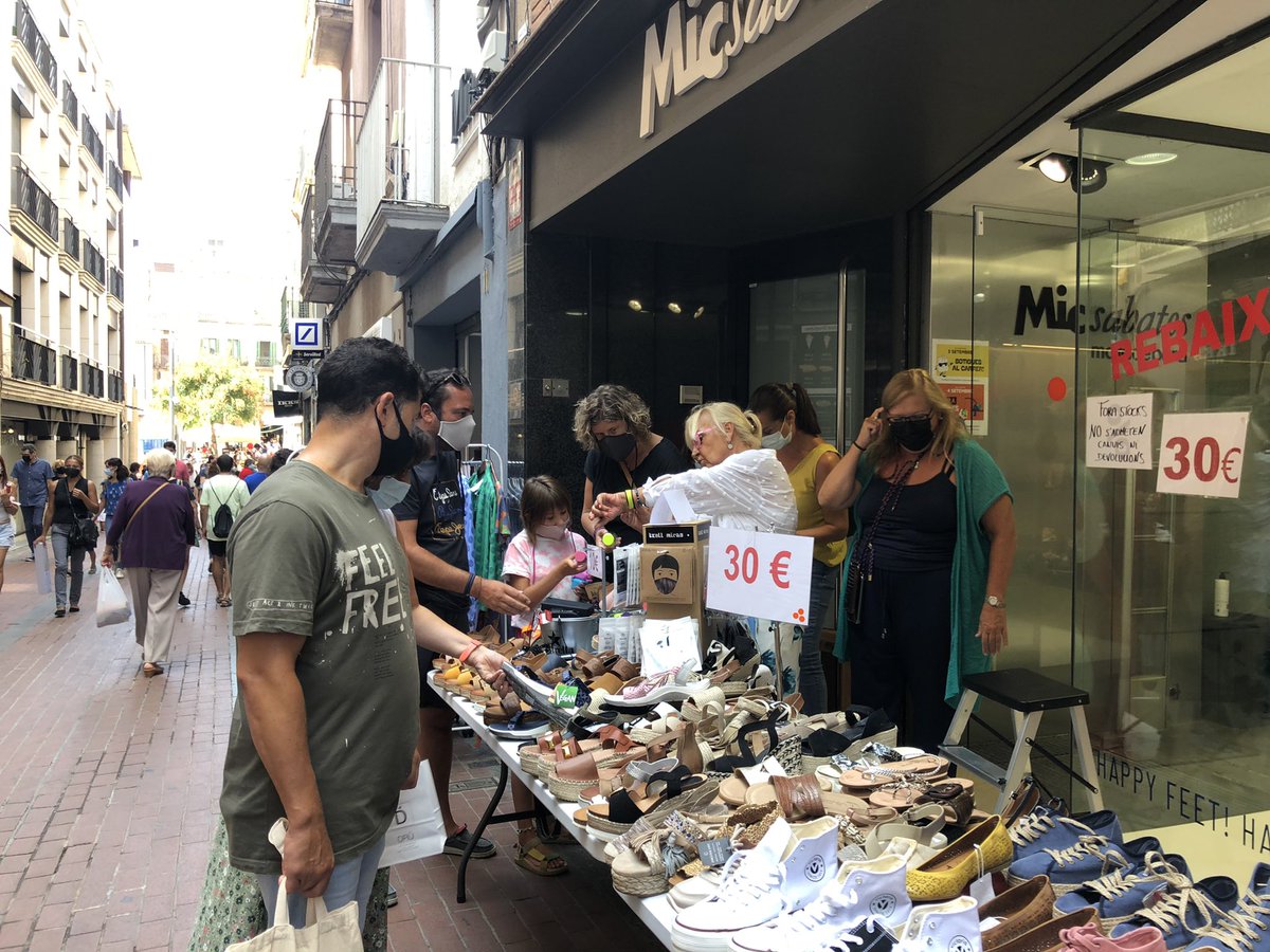 trullas_montse's tweet photo. Avui molt ambient al #ForaStocks a #Terrassa, organitzat per @TerrassaCentre.
Donem suport al comerç local! 🙌 Fem les compres a la nostra ciutat! #LoveLocal #juntsfemcomerç https://t.co/1Nifp4Eajz