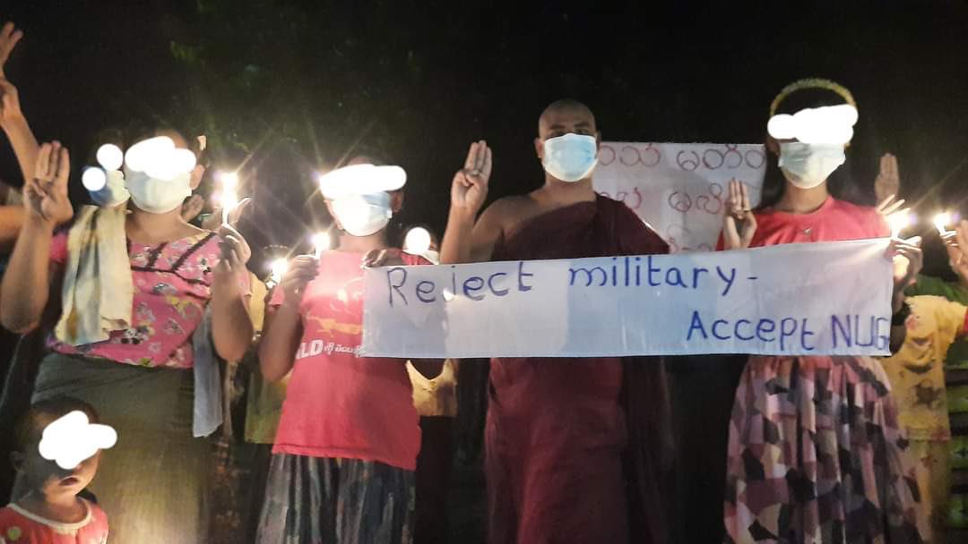 Arn_the_king's tweet photo. #Mandalay #PyiGyiTaGun Regular Candlelights Night strike was staged to uproot the Military dictatorship and holding Paper to encouraging the  ppl and to eradicate of the terrorist regime. 
#TakeAction_NoMoreWords
#Sep4Coup 
#WhatsHappeningInMyanmar https://t.co/sGItHU18JK