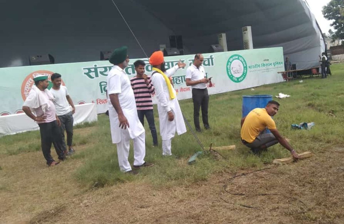 BharatMatakBeta's tweet photo. Wow😃
#AC wala TentHouse for elite #Kisan
@RakeshTikaitBKU & Co.
Big Clap for #Promoters of MegaEvent @RahulGandhi @yadavakhilesh @jayantrld etc 👏👏👏
#KisanWithModi #KisanArmyWithModi https://t.co/qhksIFWfmI