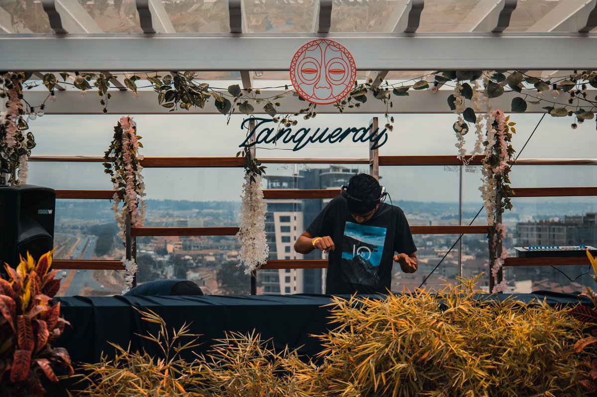 surajkenya's tweet image. Showtime ⚡️ 

Today: @amapianotourke Kiambu with @djprotegekenya @deejaydii &amp;amp; team! 

Tomorrow: #SundayOut with my @gondwana_ke fam alongside @culoedesong @euggy_dj &amp;amp; many more! Tickets &amp;amp; timings on @mticketske &amp;amp; link in bio! 

•No Mask No Entry• See You There•