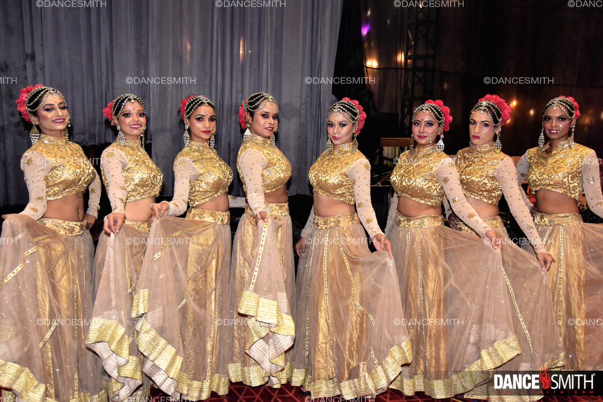 DanceSmithIndia's tweet photo. Beautiful bridal entry performed by Dancesmith!
#DanceSmithIndia #Bollywood #StagePerformace #StageShows #Performers #Performance #royal #weddings #dance #grandweddings #danceperformances #bridalentry #dancelife #dancers #music #entertainment #bridesofindia #indianwedding https://t.co/L7ZyJQQpEN