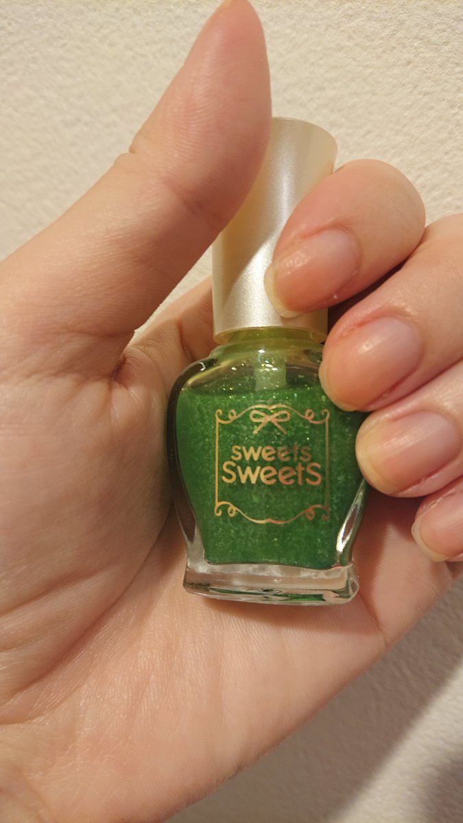 ট ইট র Mono 体力つけたい ペディキュア緑を選んで塗ってみたら似合わなすぎワロタ ワロタ ってなった W ピーマンの色味をうっっっすくした感じ 一度塗り これがイエベブルベごとの相性ってやつかなぁ たぶんブルベ ずっと仕舞いっぱなしになっ