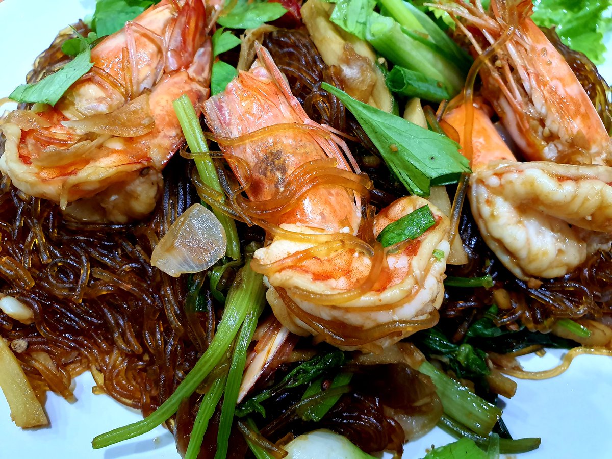 May_IndyMaya's tweet image. เกิดมาก็ชาตินี้ชาติเดียว  จะอ้วนขึ้นอีกสักนิดดดเดียวจะเป็นไร😍❤️🥰 อาหารเลิศรส #กุ้งอบวุ้นเส้นร้อนๆ🍤🥢🦐🥢🥢#Casseroled shrimps with glass noodles #CookingDinner #Dinner #Delicious😋🥢😋 #做晚饭 #晚餐 ＃美味🦐🍤🦐..