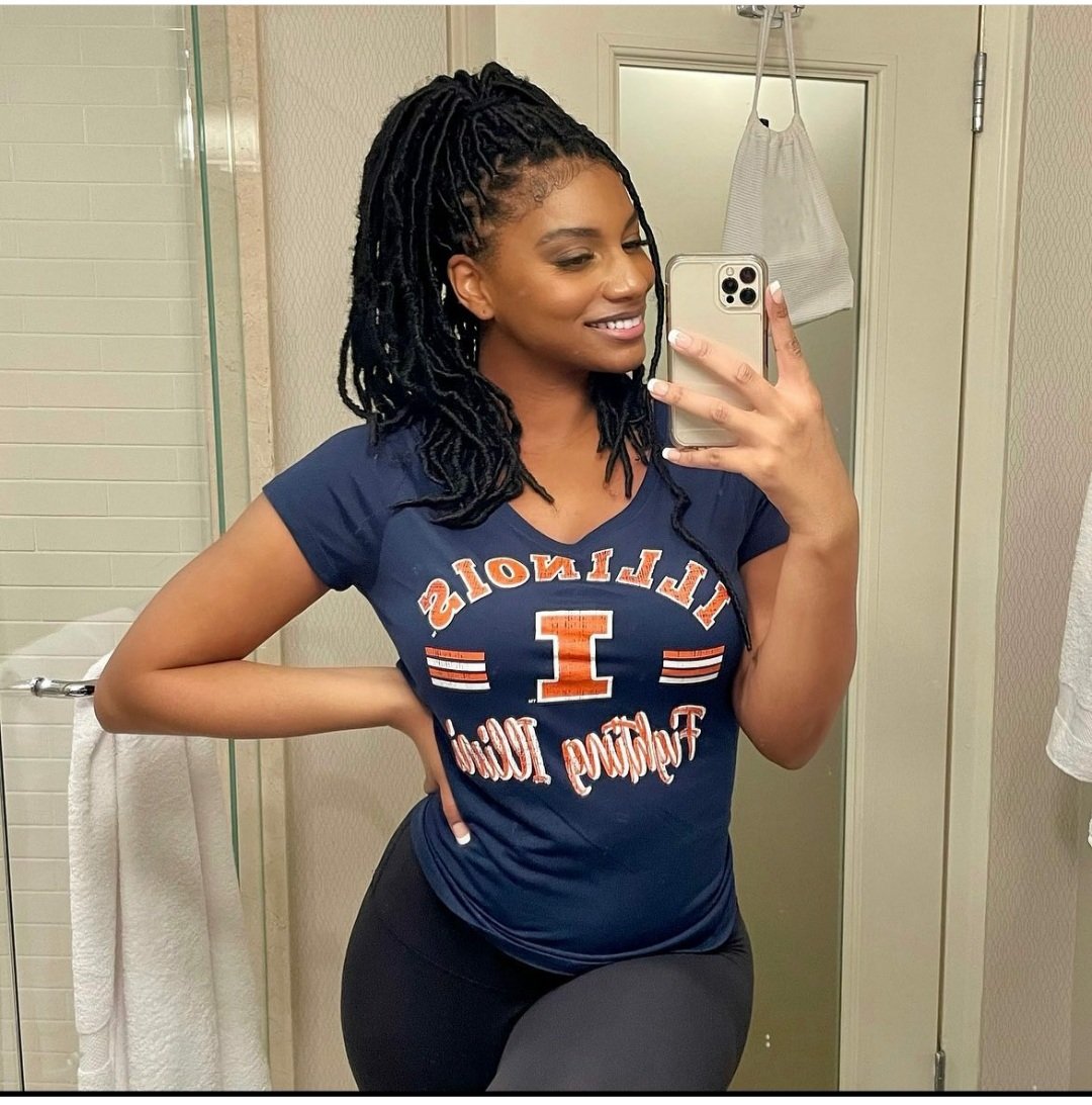 Slideshow taylor rooks booty.