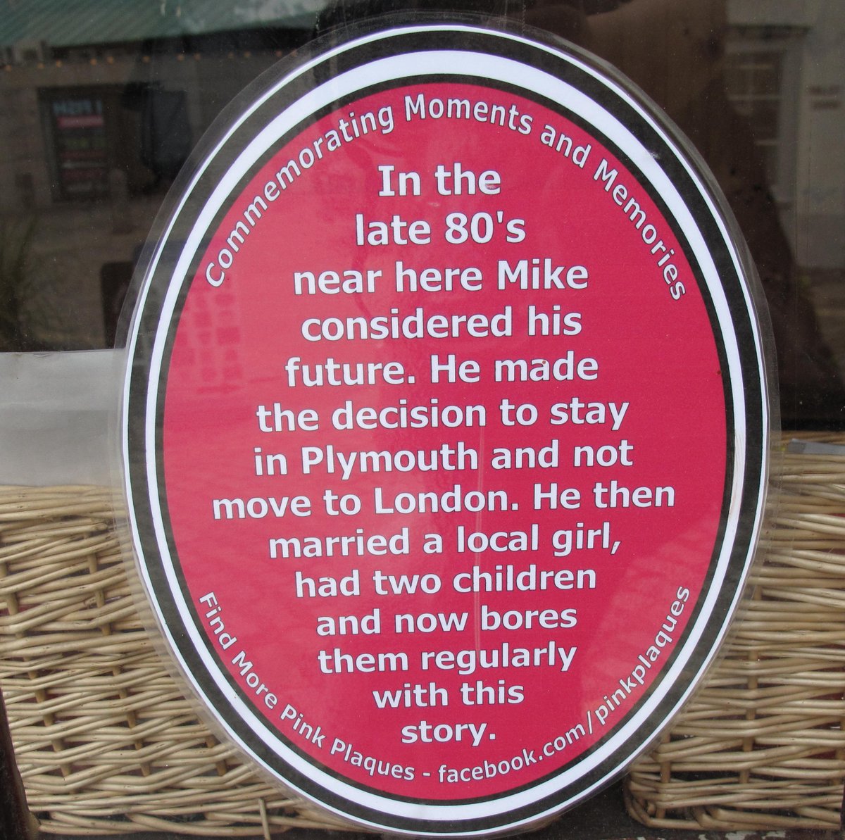 PinkPlaques's tweet image. Commemorating Mike and his story! 😁Thanks to The Old Quay House Tuck Shop at the Barbican  facebook.com/The-old-quay-h… and to Mike and his family for the great family photo! Pink Plaques sponsored  @mayflower400uk partners @plymouthcc @theboxplymouth @PlymCultureUK + @PlymCityCentre