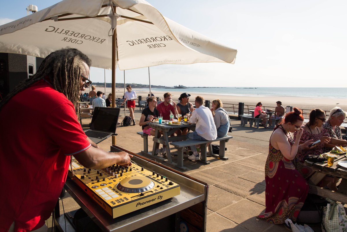 TheWatersplash's tweet photo. This Sunday we have our Splash Sundays again, with DJs Nelson and Craig Alder laying down the tunes from 3-9pm #WatersplashJersey #SplashSundays #JerseyCI https://t.co/mpjh6JhV9p