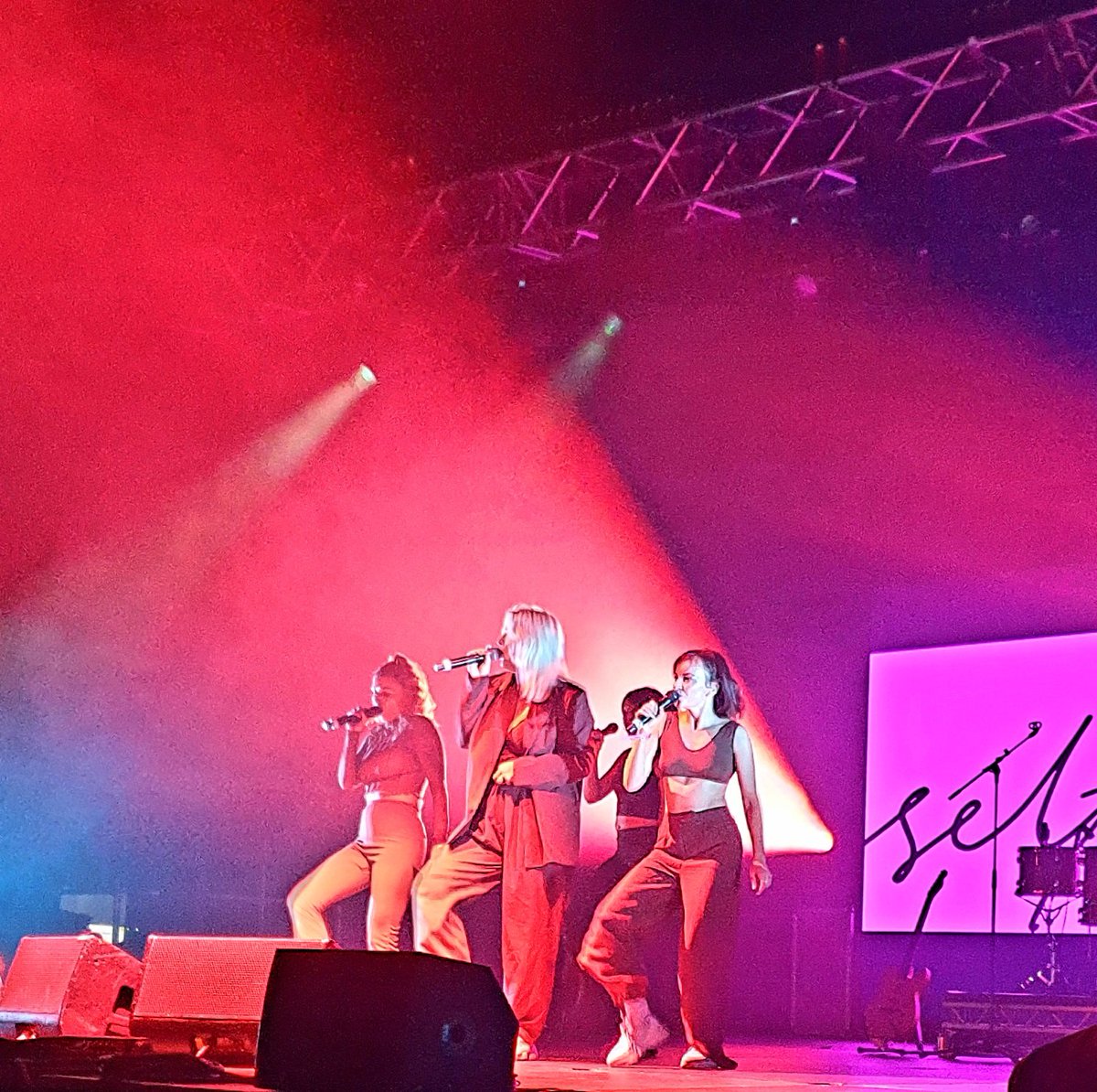 Such a great performance, thank you <a href="/SELFESTEEM___/">Self Esteem</a> 
#wideawakefestival #livemusic #mothclub