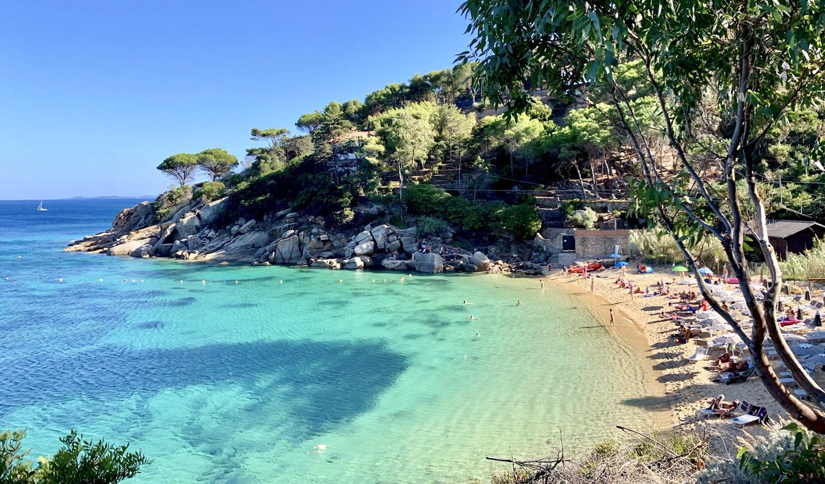 When visiting Tuscany do not forget to devote some time to discover the beautiful Tuscan archipelago. “Isola del Giglio” is one of the seven islands part of the archipelago. An hidden gem 💎🏖 #Italy #Toscana #Tuscany #dcqitalia