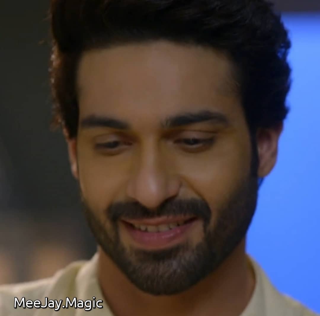 _Mahsa_72's tweet photo. #Darsh 🔥🔥🔥🔥
Romantic Dashing Darsh ❤❤❤
@veejay_k #VijayendraKumeria #DarshRaval #AapkiNazronNeSamjha #StarPlus https://t.co/n5Q0VccCQA