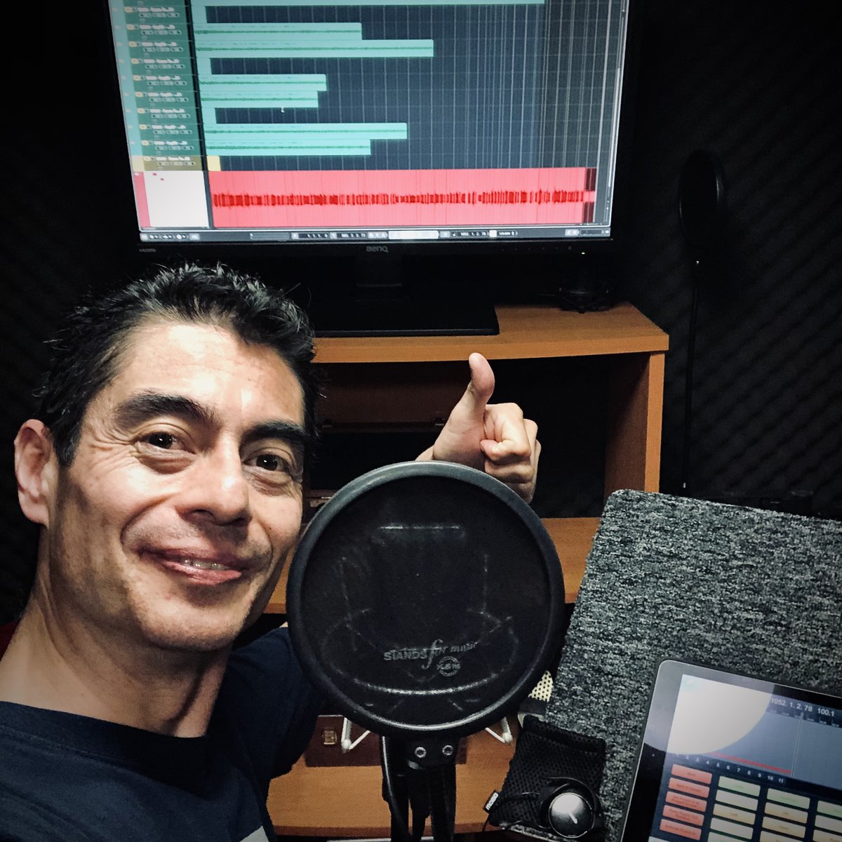 MarlonRosales's tweet photo. Terminando de grabar el último capítulo del #Audiolibro 📖 🎙 

#VoiceOver #VoiceActor #VoiceArtist #VO #VOTalent #Locutor #Actor #Doblaje #Dubbing #VOEngineer #HomeStudio #Voz #Spanish #Espanol #Latino #Neutro #LocutoresProfesionales https://t.co/zi2DIlrfhE