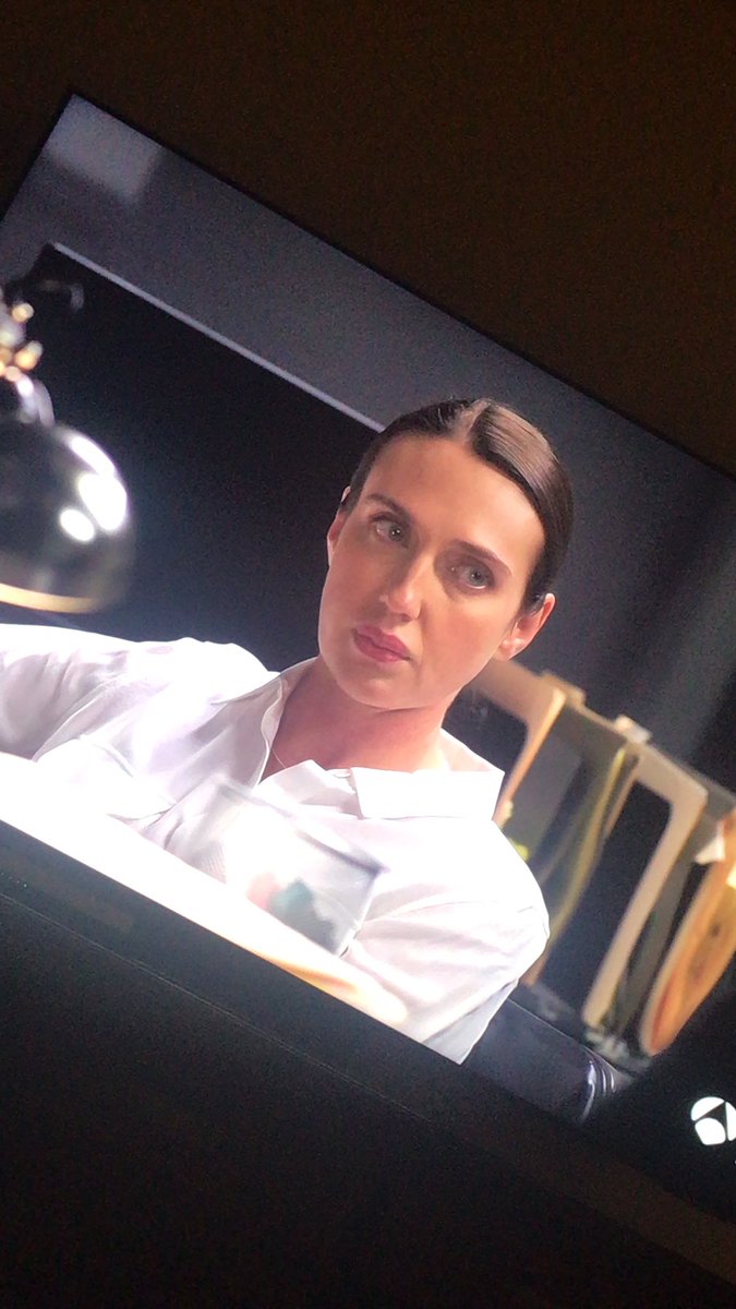 luciavg09's tweet photo. Estaba viendo una peli en @antena3com y…. @monicanaranjo eres tú? O tu doble malvada? No me entero JJAJAJAJAJ😂 https://t.co/FkkFTHtGBI