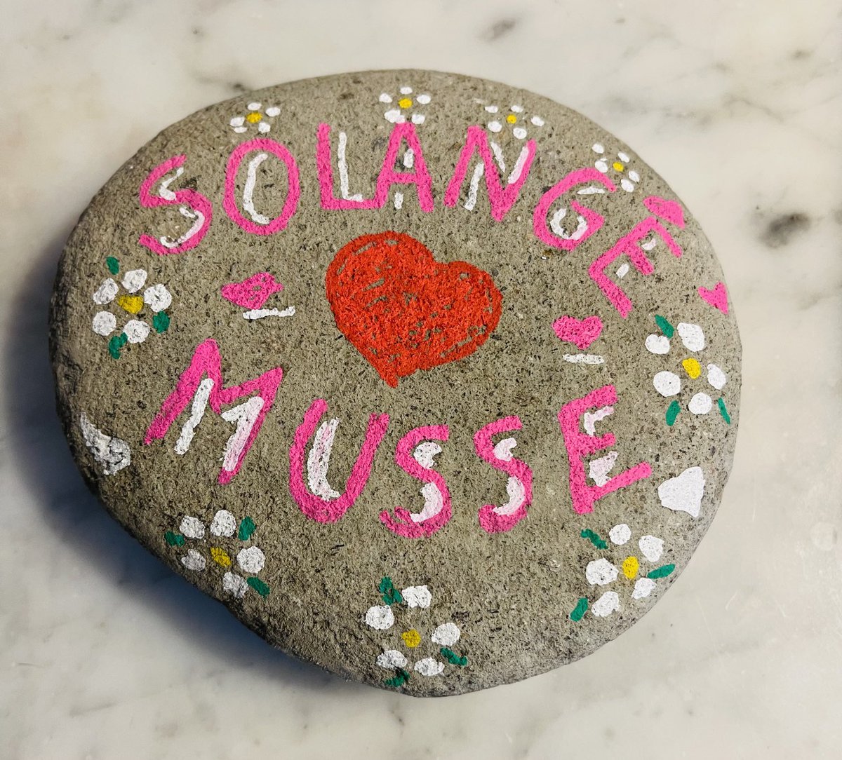 vivicanosaok's tweet image. Juntas con Martina ..pintamos la de #Solange y la de #Lara
Justicia y memoria.
#LaMarchaDeLasPiedras