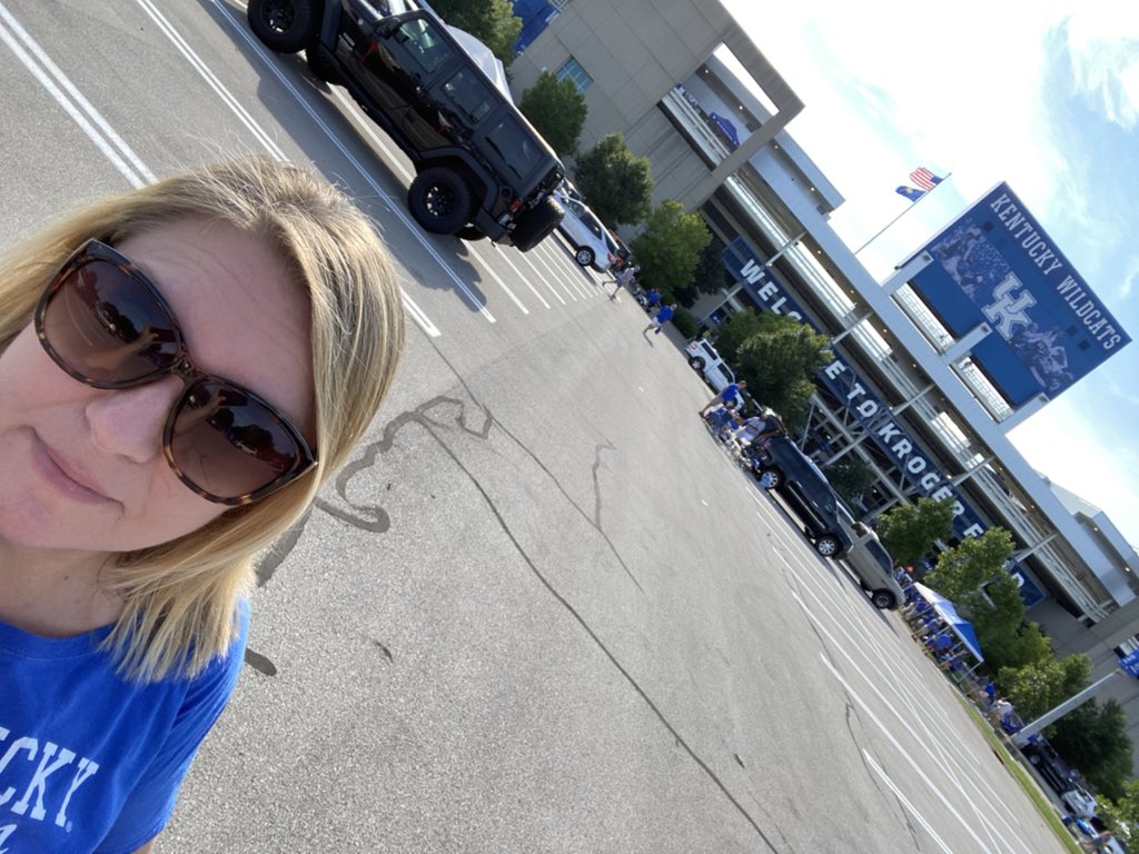 MonkeyBcool123's tweet photo. It's so good to be home! #BBN #FootballTimeInTheBluegrass https://t.co/pIBABVvJd1
