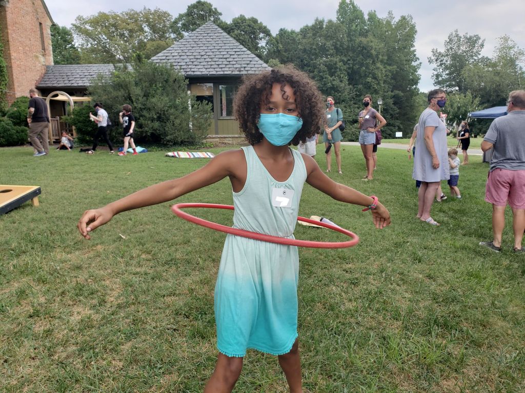 SabotRVA's tweet photo. Last weekend, before the start of classes, we were thrilled to welcome our new families and their buddy families to campus. Students and their families played lawn games, made bubbles, and cooled off with popsicles! https://t.co/dn3kD85dhC