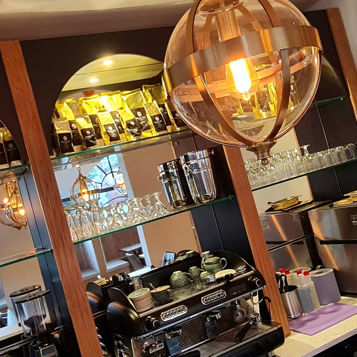 Here it is a sneak preview of our stunning interior.  Our vision was always to enlighten your day not only by great food but by the “whole experience” we always kept this in mind throughout our design process keeping the balance of style, comfort and an inviting feel..