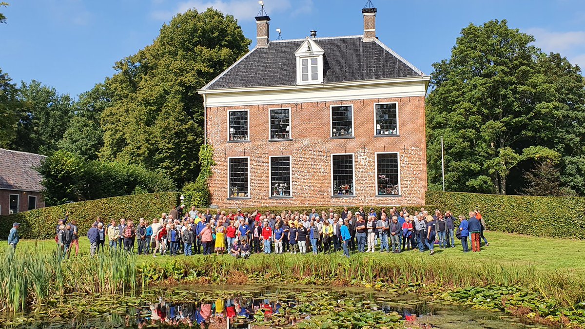 marcoglastra's tweet photo. Heerlijk om elkaar na lange tijd weer te ontmoeten op de Ennemaborg. Meestal helpen de vrijwilligers ons, vandaag waren de rollen omgedraaid en werkten de medewerkers in de bediening tijdens de lunch. https://t.co/QRHTceXph7