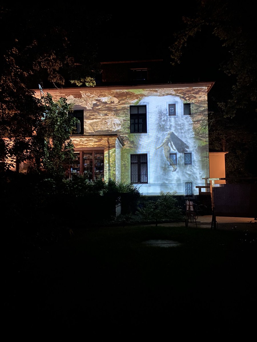 MayMuseum's tweet photo. Unsterblicher Winnetou! Heute Abend findet zu Ehren Karl Mays und seines großen Helden #Winnetous ein ganz besonderes Event bei uns statt: #Videomapping + Chor Collegium Canticum Dresden, Opernchor der #Landesbühnen Sachsen (musikalische Weltreise) und Weine vom Weinhaus Vollandt https://t.co/qFhbpalGxh