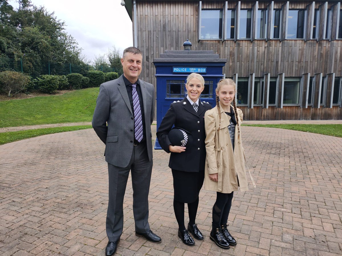 Can't quite believe this just happened! Extremely honoured to have been awarded my Long Service &amp; Good Conduct medal &amp; extremely lucky to have been able to attend a wonderful ceremony put together by <a href="/WestYorksPolice/">West Yorkshire Police</a> #FeelingVeryProud