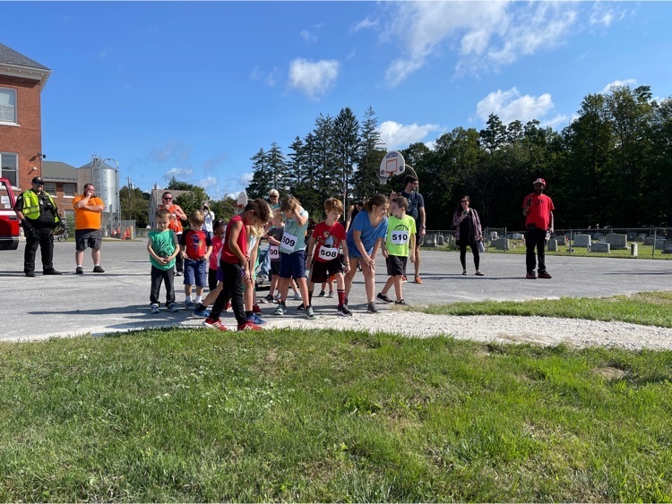 LothropPrinc's tweet photo. Panther’s kick off Pittsford Days with a Fun Run 💙 Lots of great things planned for the day and exceptional weather! https://t.co/J5U9LR8Xo1