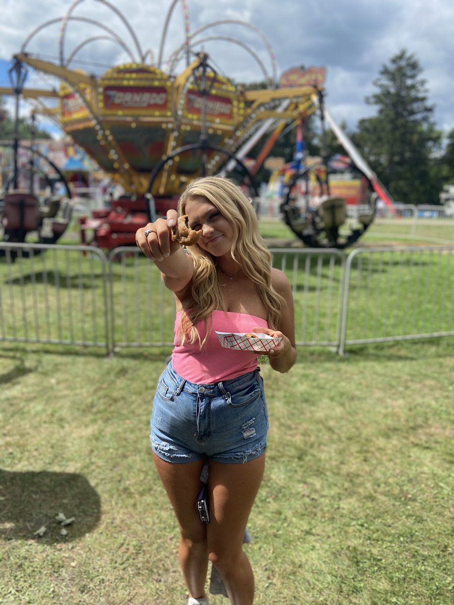 ehrynn1's tweet photo. Wanna bite? #fairfood #deepfriedoreos #wannabite #portaitmode #iphone #countyfair #instagram #followme @ehrynn1 https://t.co/4oGf4diGDc