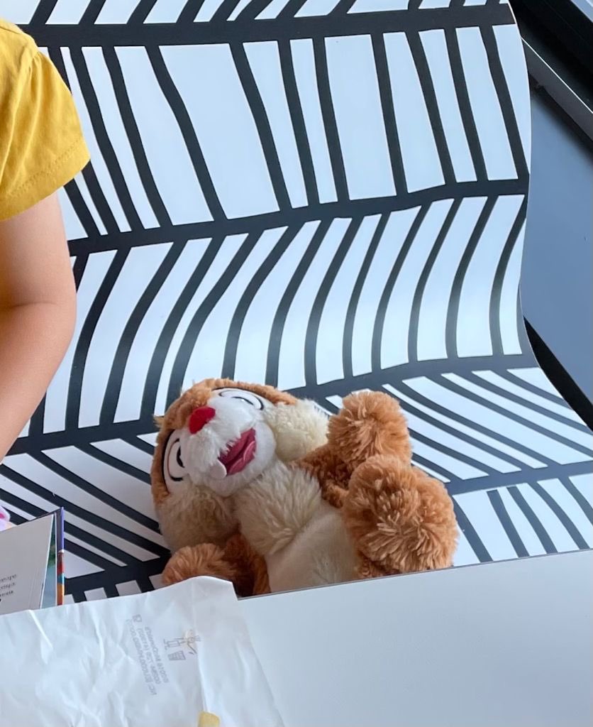 Twitter, haz tu magia 🙏: Hoy mi hija de 3 años se ha olvidado en el Mc Donald de Juan de Borbón, en #Murcia, (junto al Odiseo) su peluche favorito, que pone CHOP en la etiqueta. ¿Me ayudáis con un RT a ver si damos con quien lo ha recogido y podemos devolvérselo? GRACIAS!