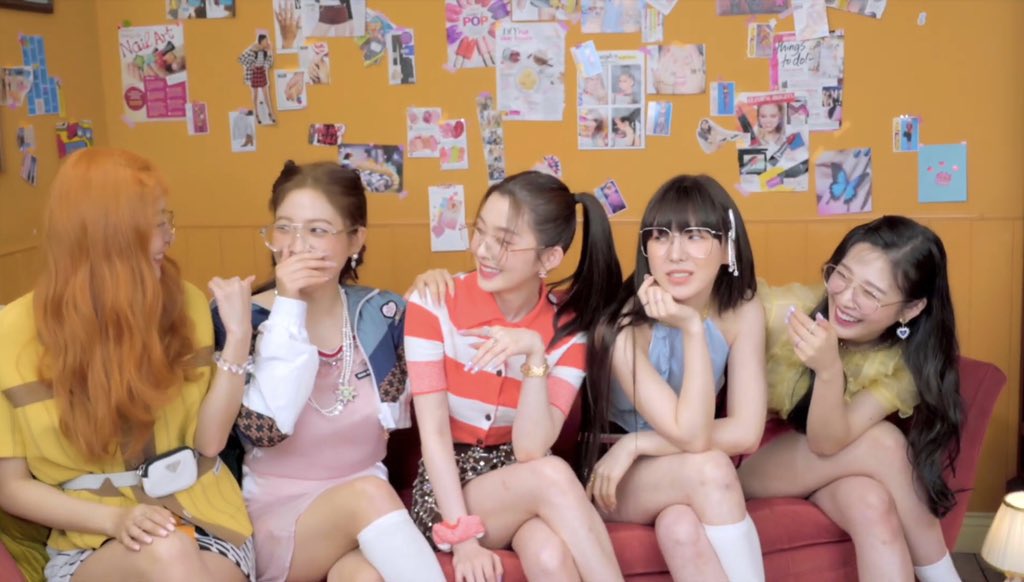 Baejoohyunews's tweet photo. [CLIP/ENG/OFFICIAL] #REDVELVET <#Queendom> | RV Collection @RVsmtown 

210826 MV Behind https://t.co/hctbXG4MrM
210830 ‘Queens Archive’ Special Behind https://t.co/dyUeqmdmFm
210831 Jacket Behind https://t.co/AjiInuSVAG
210904 Recording Behind https://t.co/1fTThrUexy https://t.co/9lbGQI4h47