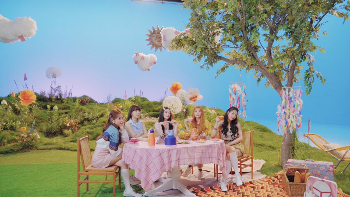 Baejoohyunews's tweet photo. [CLIP/ENG/OFFICIAL] #REDVELVET <#Queendom> | RV Collection @RVsmtown 

210826 MV Behind https://t.co/hctbXG4MrM
210830 ‘Queens Archive’ Special Behind https://t.co/dyUeqmdmFm
210831 Jacket Behind https://t.co/AjiInuSVAG
210904 Recording Behind https://t.co/1fTThrUexy https://t.co/9lbGQI4h47