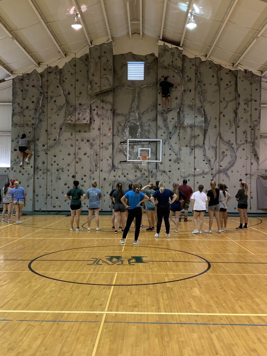 HurstSoftball's tweet photo. Team bonding rocks #rockclimbing https://t.co/4liToVybJs