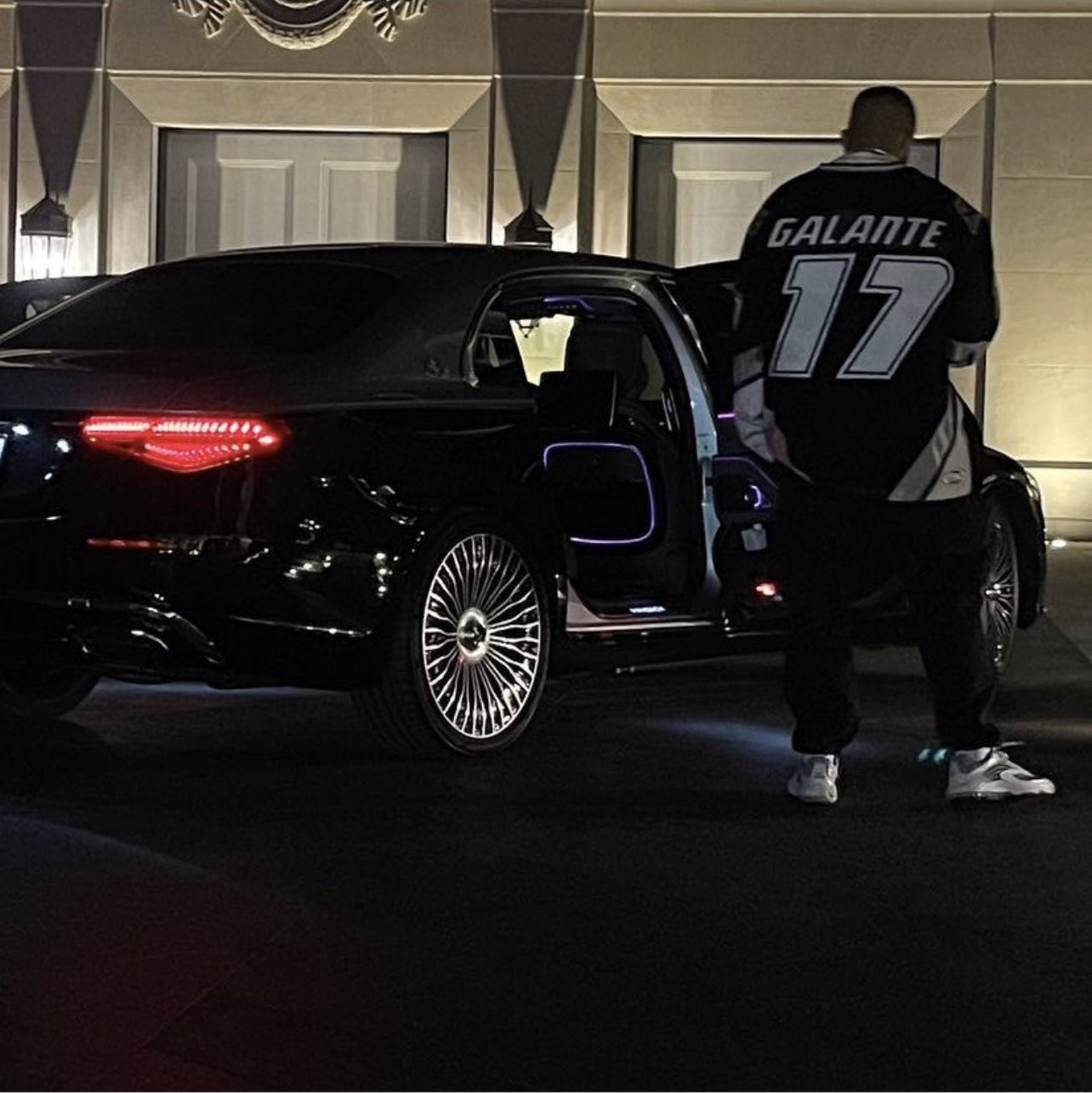 Nasher on X: Drake pulled up with a Danbury Trashers jersey on last night.  Iconic. @Drake  / X