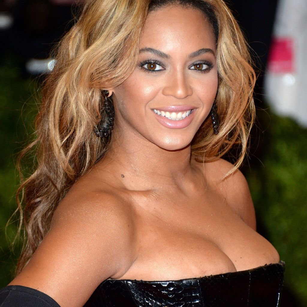 nace Beyoncé Knowles, reconocida cantante y actriz estadounidense.pic.twitt...