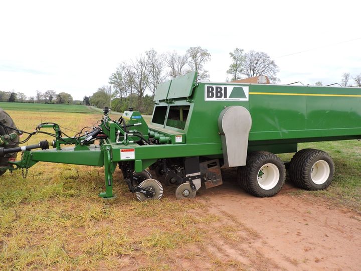 The “Subsurfer” isn’t commercially available yet, but it’s a promising new technology that could make poultry litter even better as a fertilizer. NCAT Sustainable Agriculture Specialist Nina Prater lays it all out: attra.ncat.org/novel-nutrient…
#sustainableag #subsurfer