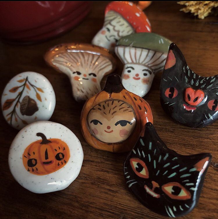 jamiegreenillus's tweet photo. As the weather cools down here in Appalachia I’m reminiscing about some of my falltime favorites from last year. 🦇🕯🍂 Very excited for this autumn! https://t.co/1eP9tldXjx