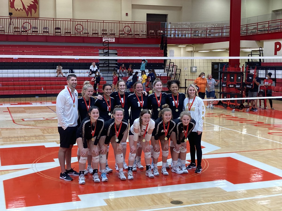 LeviVoss81's tweet photo. 🏐Daleville Volleyball🏐
League of Legends Tournament
                Fort Wayne

@Volleybroncs go 4-0 on the day and beat Southwood  in 3 sets for the Championship (25-22, 16-25, 15-13)

@rgeneraljr @hunt_Rob @DHS_Broncos https://t.co/3MX2uDuupM