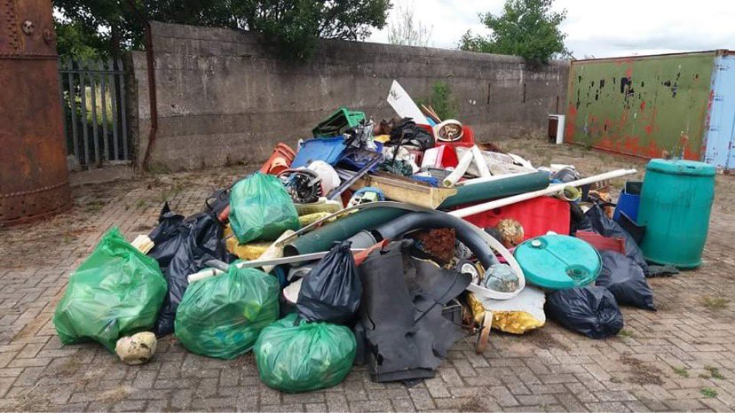 IrvineBeach's tweet photo. Irvine Harbour is now rid of around 100 bags of plastic and waste. Huge thanks to @RubbishPaddlers , Helping Hands Vineburgh, Irvine Sea Cadets , Puffers Cafe and @Scotmaritime for their support 👏 https://t.co/IQDUzwbLir