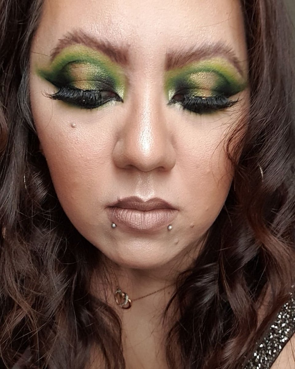 SweeLien's tweet photo. @bperfectcosm #CarnivalTheAntidote
@plouiseacademy #base2 #acidreignpaintblankcanvas 
@UCmademebuyit #lashesinstafamous 
#candecosmetics #lashglue 
@rimmellondonuk #wonderinkeyeliner #wonderextensionmascara #longlastingfoundationclassicbeige #multitaskerconcealer https://t.co/GSnaxPXdWa