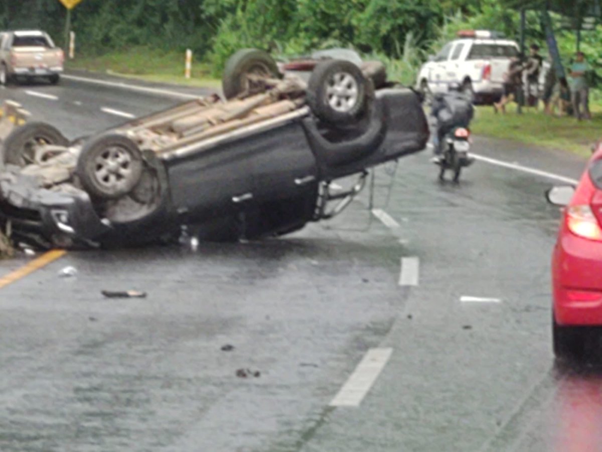 memourgente1's tweet photo. ⁦@alertux⁩ accidente carretera Sonsonate a San Salvador https://t.co/82m3yr7hnZ